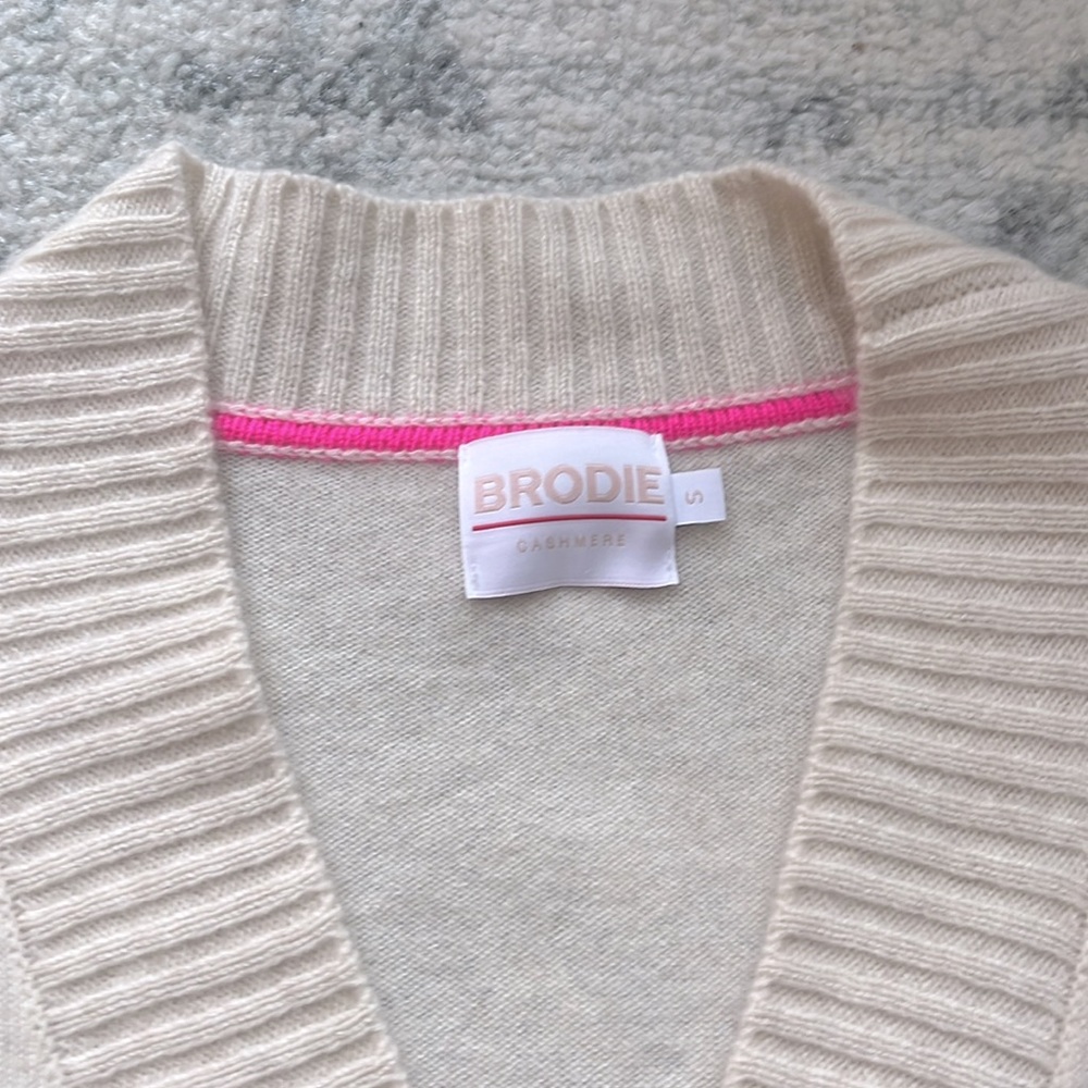 BRODIE CASHMERE CARDIGAN SWEATER - Picture 4 of 8